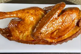 广式柱侯酱焖鸭的做法，肉质嫩滑，鲜香美味，味道不比饭店的差