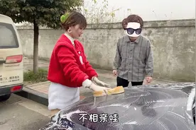 客户回家相亲，返程车里装满鸡鸭，真的又脏又臭，好在车洗干净了视频封面