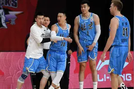 双方冲突不断，裁判判罚惹争议|马布里加冕FMVP，首钢四年三冠视频封面