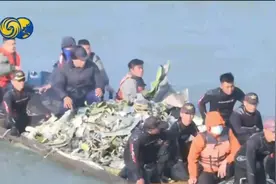 台搜救人员疑找到坠海战机飞行员遗骸 正进行DNA比对视频封面