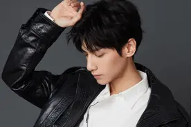 明星们的字迹：任嘉伦写字秀气，看到罗云熙字迹：字如其人！视频封面