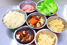 厨师长教你在家做冒菜，麻辣爽口，色香味俱全，吃一碗满头冒汗