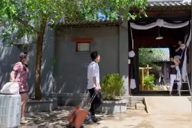 回家：一家人给去世儿子办丧事，不料儿子竟回来了，家人都吓坏了视频封面