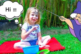 小女孩想去参加王子的聚会，可是没有漂亮的衣服怎么办呢？视频封面