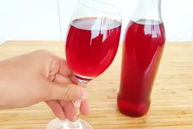 家庭自制葡萄酒，做法配方简单，酒香浓郁无添加，比买的好喝健康视频封面