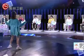 不运动的女孩也能拥有马甲线？腹肌妹现场热舞秀细腰丨非常完美视频封面