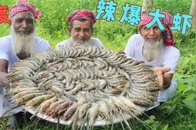 印度海鲜有多便宜，3兄弟辣爆海鲜随便吃，结局却让人感觉有点冷视频封面