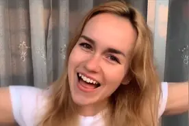 结局舒适！那个被困伦敦哭诉想回中国的美国女孩 回广州报平安了视频封面