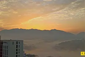 四川达州：早晨拍到罕见的朝霞 中午来地震 原来这是地震云视频封面