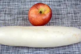 腌萝卜时加入1个苹果，想不到如此美味，不愧是老保姆的绝密配方