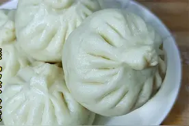 包子蒸两次发黄？面点师教你解决办法和技巧，蓬松白胖跟现做一样视频封面