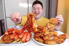 做一顿丰盛的炸串，刷上秘制蘸料，老猫吃的太香了视频封面