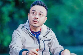 汪涵地位有多高？不做副台长也要保住天天向上，还认识国际友人