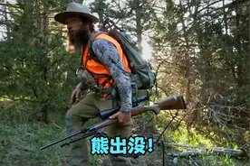 山居硬汉：胡子猎人狩猎棕熊 连续失败之后终于成功了 一击毙命！视频封面