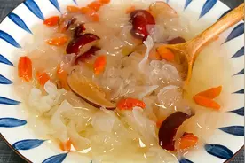 秋天要多喝银耳汤，教你一个新做法，20分钟就出胶，营养又美味视频封面