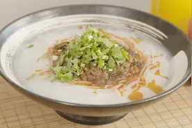 麻辣米线要想做的够味，大厨说关键在于炒制底酱，学会开店都行！视频封面