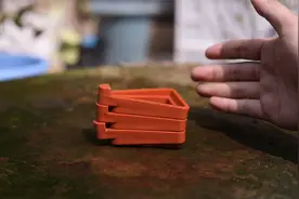 养花花盆不透气怎么养？ 园艺师教你，用花盆垫脚，增强盆底透气