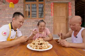 给四伯爷做东北硬菜“锅包肉”，半斤肉居然做出了满满一大盘