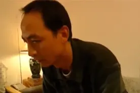 老婆经常深夜出门，丈夫偷偷跟踪，下秒看到真相当场崩溃了视频封面