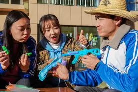 短剧：学校考试，用黏土做手工，不料正确答案竟是折一个吃鸡装备