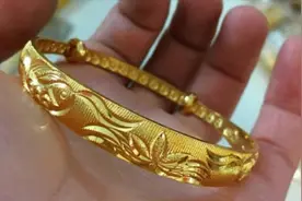 金店离职店员偷偷告诉我，买金手镯时这3种最好不要买，谁买谁亏