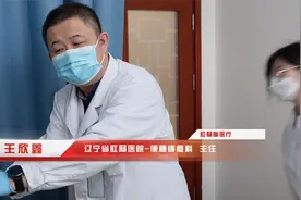 警官得痔疮。因为 看手机视频封面