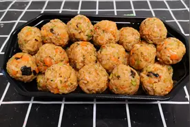 糯米饭团最简单做法，全程操作5分钟轻松搞定，荤素搭配，真美味视频封面