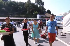 贵州一帅哥去迎亲，到了新娘家，看看都带了什么聘礼视频封面