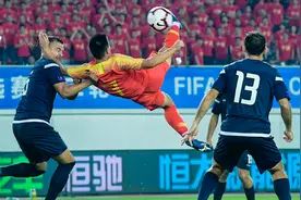 国足1-0伊朗，武磊再现惊天倒钩绝杀，李铁已成国足救命稻草视频封面