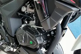 豪爵新款160街车，排量适中，配CBS，油耗仅2.1L，售价12980元视频封面