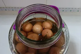 腌鸡蛋还是老方法好，简单易学，个个冒油，配方比例都告诉你