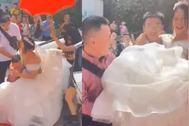 40岁头婚男娶38岁二婚女，下车时抱不动，新娘14岁儿子抱妈妈出嫁视频封面