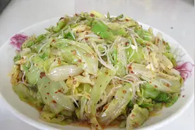 教你甘蓝新吃法，不用炒，做法简单，上桌连菜汤都不剩