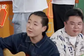 美味夜行侠：韩东君烧烤摊和食客合唱《晴天》