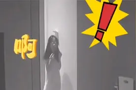 女儿半夜披头散发上厕所，爸爸惊醒“见鬼”猛尖叫视频封面