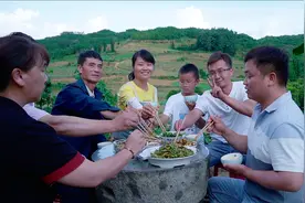 油炸豇豆酥肉，先炸再回锅这样炒，家里人都特喜欢，太香了视频封面