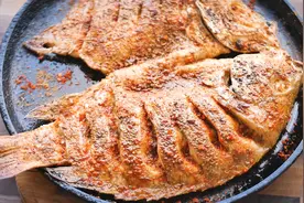 烤鱼 从鱼背开鱼的方法和步骤