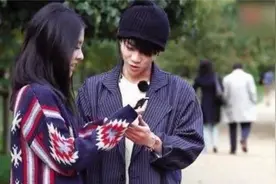 爸爸力十足！华晨宇张碧晨和女儿合影疑曝光，男方怀抱女儿很温馨视频封面