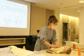 产科护士全面讲解新生儿按摩手法及注意事项，新手爸妈别错过哦！