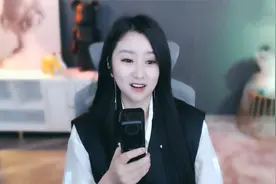 菲儿演唱《进退两难》我的心一直属于你情感这东西始终带些机遇