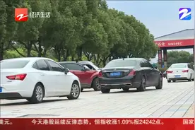 奶奶织的棉鞋、父母养的鸡 返程路上汽车后备箱里满载着爱视频封面