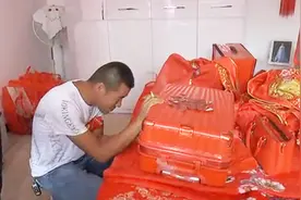 山西一帅哥结婚，打开新娘带来的箱子，看看丈母娘陪嫁了多少视频封面