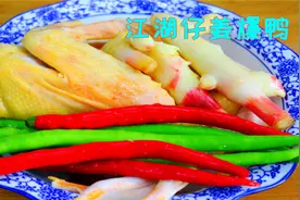 四川名菜仔姜爆鸭果然名不虚传，不加一滴水爆炒，吃一口真叫鲜香