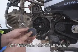 弯梁摩托车不拆边箱怎么换机油泵齿轮？教你一招修车速度快一倍视频封面