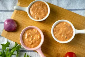 秘制千岛酱
在家自制无添加的秘制千岛酱
步骤简单 味道绝绝子