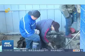 德州一供热管道因老化出现漏点，抢修队员24小时连夜奋战保供暖视频封面