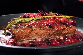 这才是煎牛排的顶级做法！鲜嫩多汁的奥秘全在这了视频封面