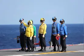 辽宁舰玫瑰方阵，乘风破浪骄傲绽放！视频封面