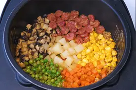 学会这个懒人焖饭，以后不用炒菜了，好吃营养，一个电饭煲就能做