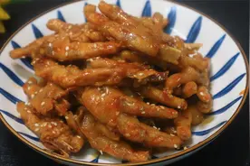 女孩到底有多么爱吃鸡爪？软糯入味的韩式火辣鸡爪，好吃到舔手指视频封面